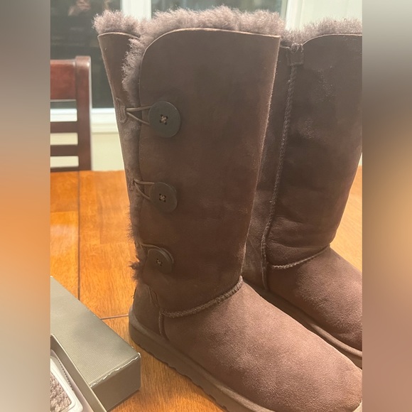 Tall UGG button boots size 8 with cleaning kit - Picture 10 of 14